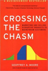 Книга ««Crossing the Chasm» — Geoffrey A. Moore</p>
<p>Marketing planning for software products, positioning and marketing execution.» Обложка книги «»